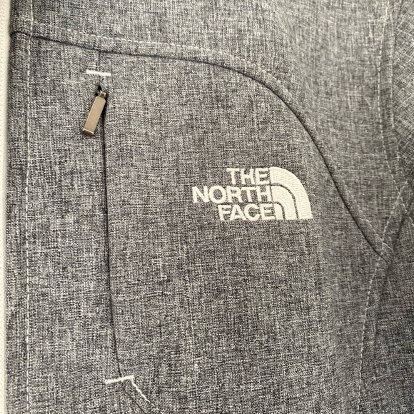 North Face Women’s Jacket - Picture 3 of 4